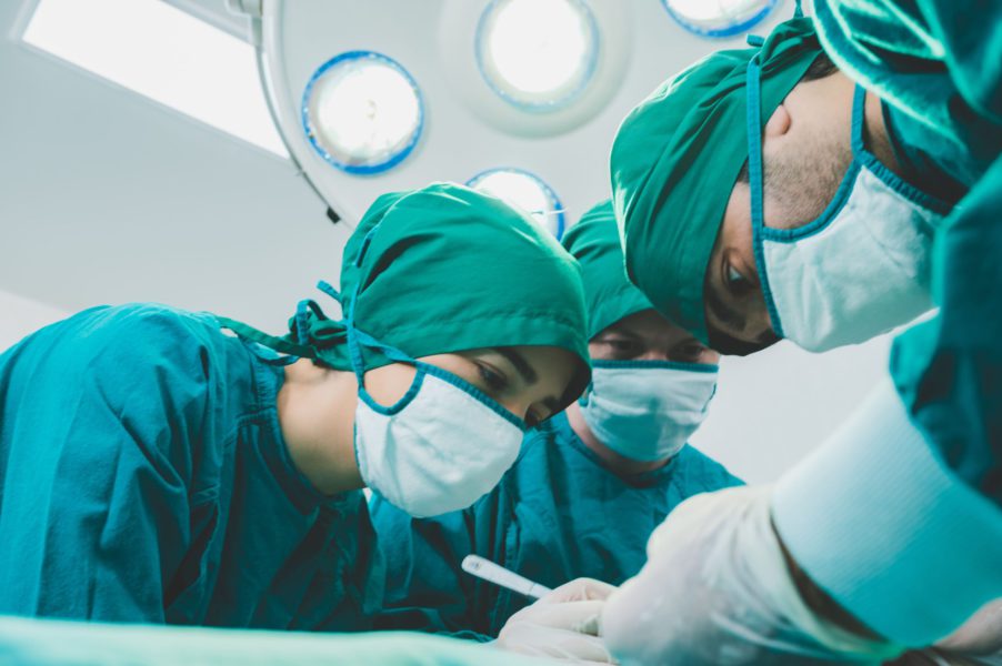 Riesgos Postoperatorios en Personas Mayores [Guía 2023]